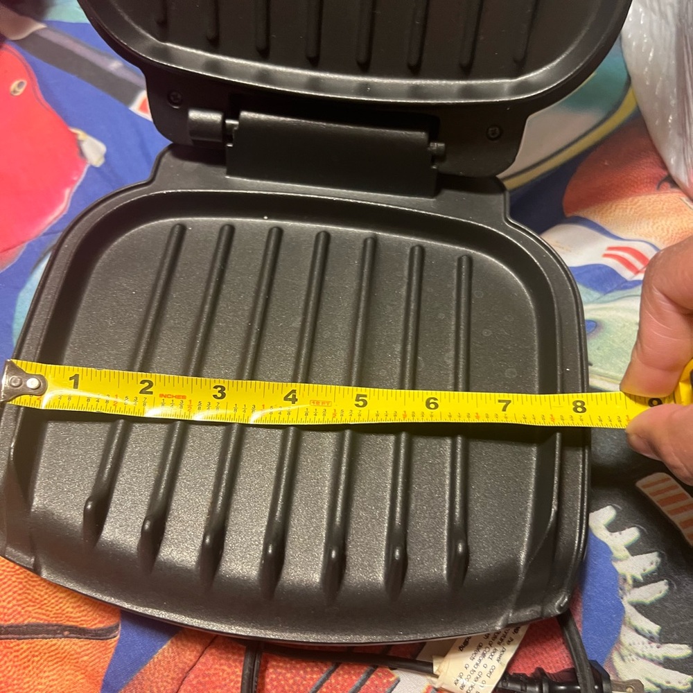 Compact White Grilling Machine - Picture 3 of 5